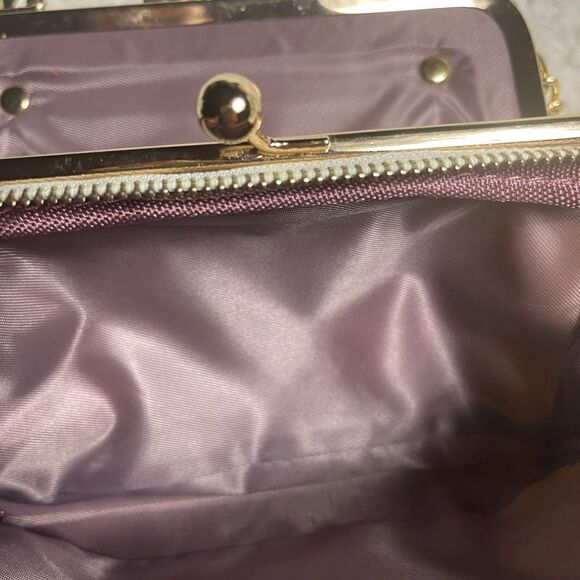 White synthetic leather crossbody bag with fashion accents & gold tone chain. - Picture 13 of 15